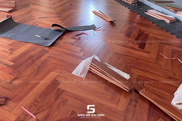 Đơn vi nào chuyên thi công sàn gỗ tự nhiên nhà ở TPHCM-2.webp