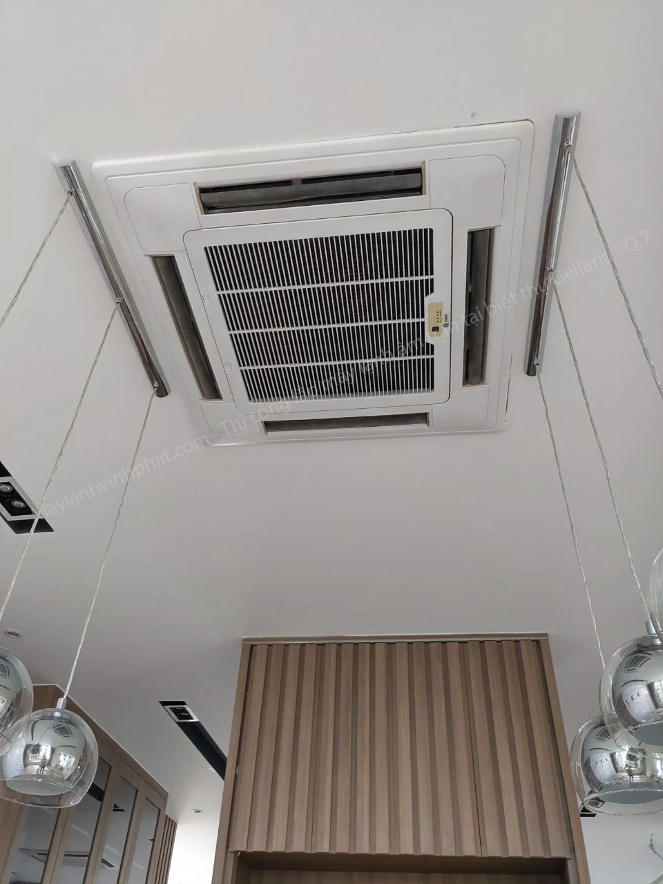 Giải pháp làm mát tối ưu cho không gian cao cấp với Máy lạnh âm trần DAIKIN FCF71CVM-2.webp