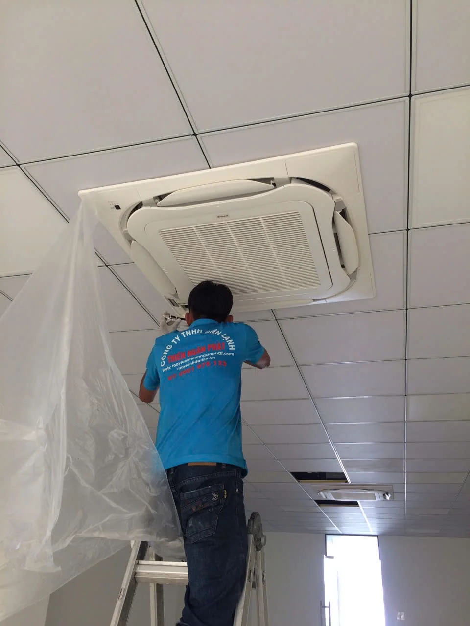 Lắp Máy Lạnh Âm Trần Cho Quán Bida Giải Pháp Làm Mát Toàn Diện Tối Ưu Không Gian-4.webp