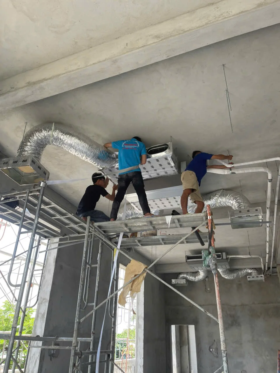Lắp Máy Lạnh Giấu Trần Nối Ống Gió Cho Căn Hộ Cao Cấp-3.webp