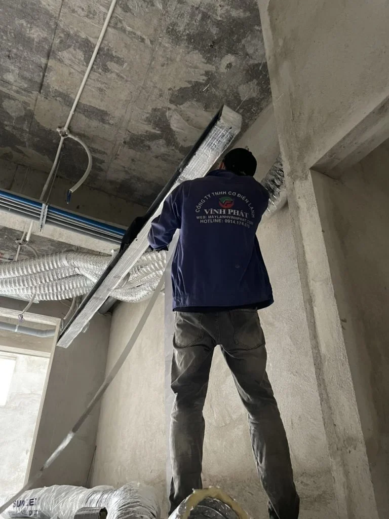 Tư vấn + thiết kế + thi công trọn gói Điều hòa giấu trần nối gió 25HP cho quán ăn-1.webp