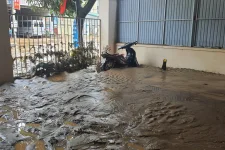 Lũ đổ về Nghệ An