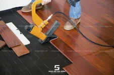 Đơn vi nào chuyên thi công sàn gỗ tự nhiên nhà ở TPHCM-1.webp