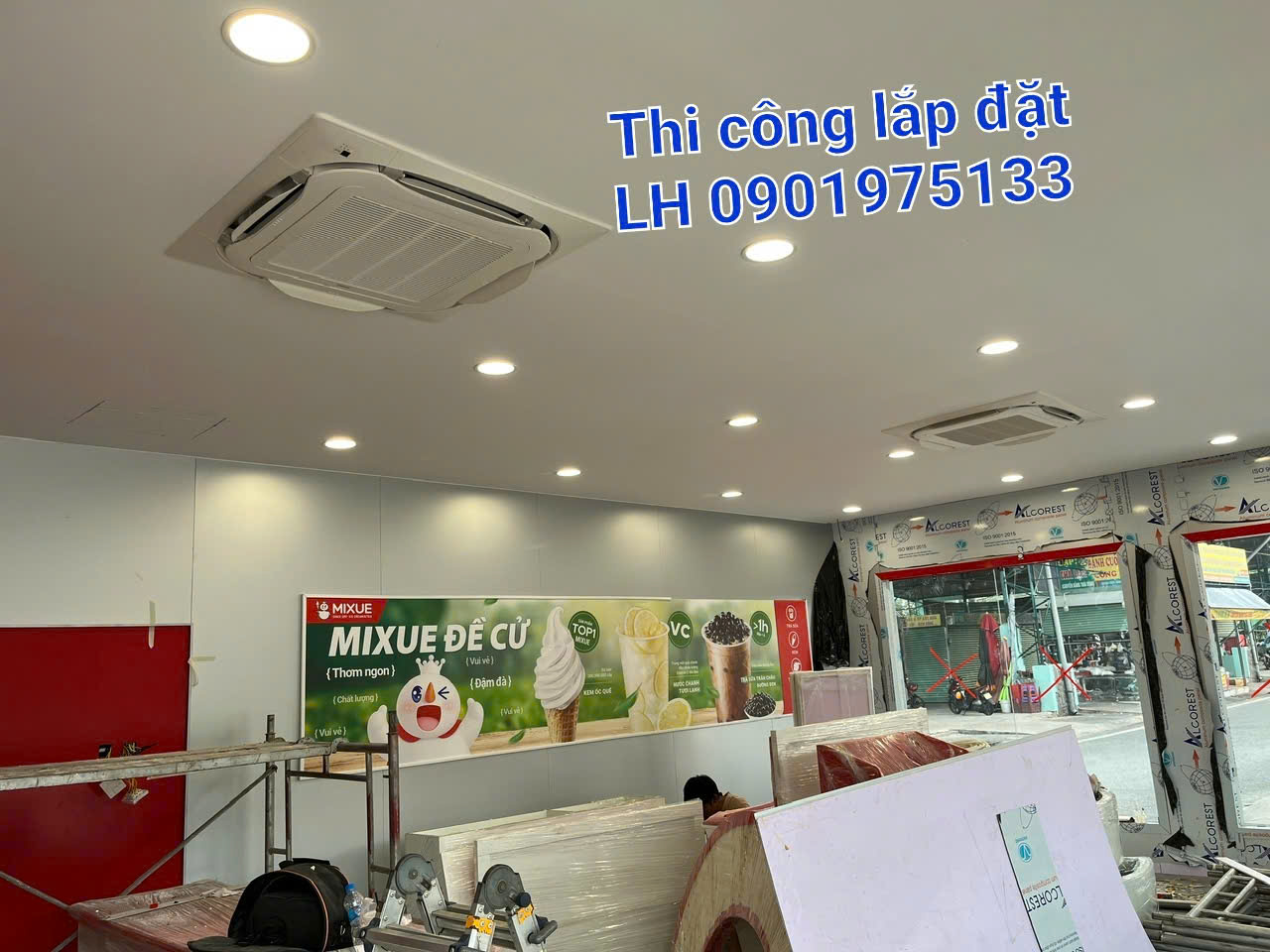 Lắp đặt máy lạnh âm trần cho của hàng tiện lợi được thực hiện vởi đội ngũ Thiên Ngân Phát 